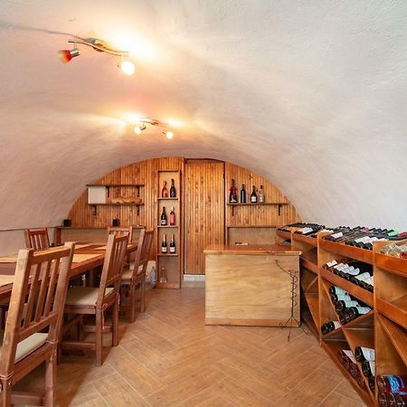 Bed&Wine In The Center Of Oradea Apartment Exterior photo