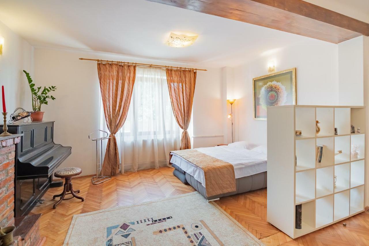 Bed&Wine In The Center Of Oradea Apartment Exterior photo